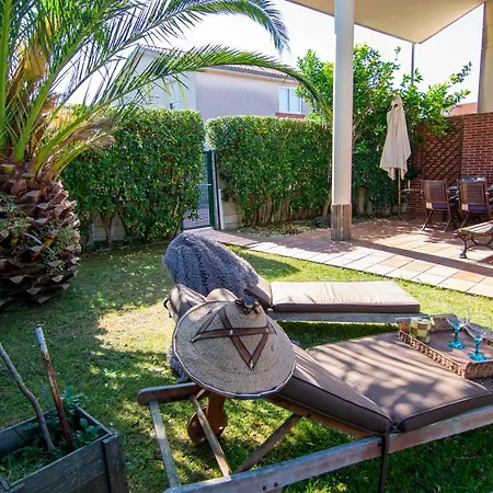 ¡nuevo! Amplio Chalet Con Jardin En Playa De Portio Дом отдыха *