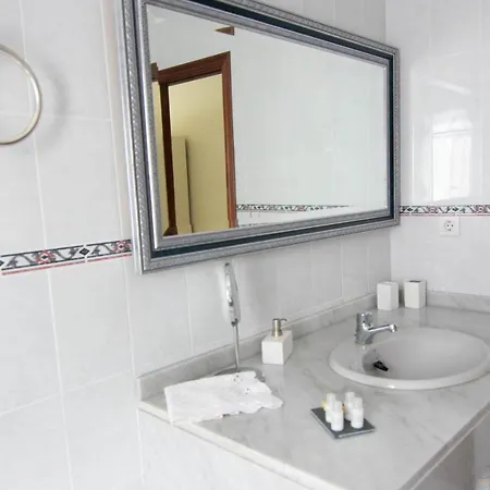 ¡nuevo! Amplio Chalet Con Jardin En Playa De Portio