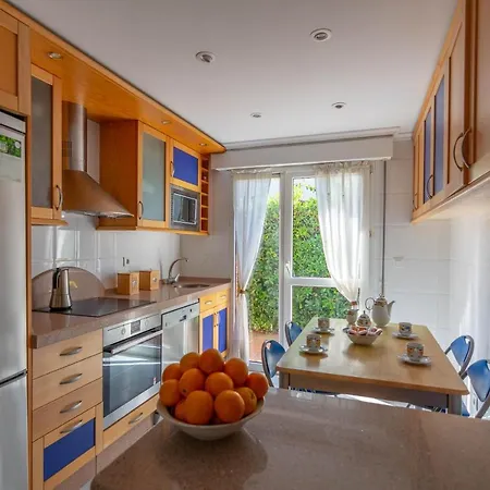 ¡nuevo! Amplio Chalet Con Jardin En Playa De Portio